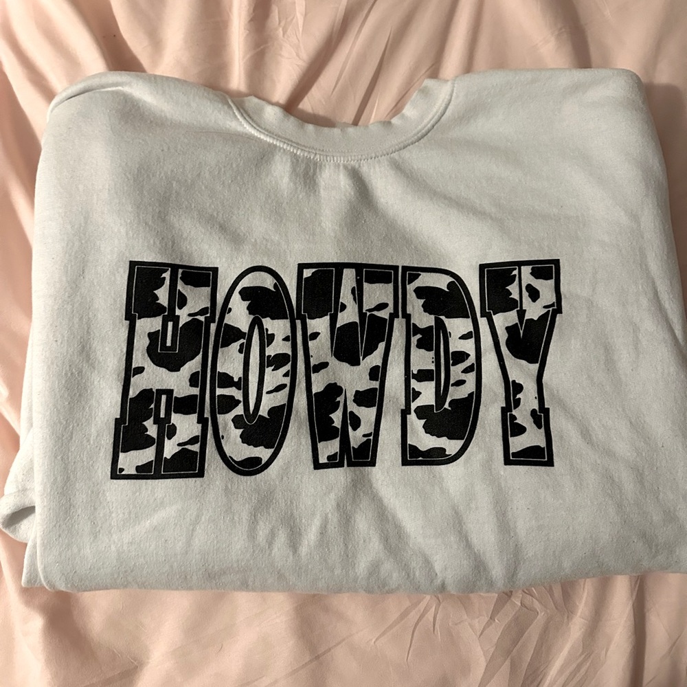Cute cowgirl howdy crewneck!
